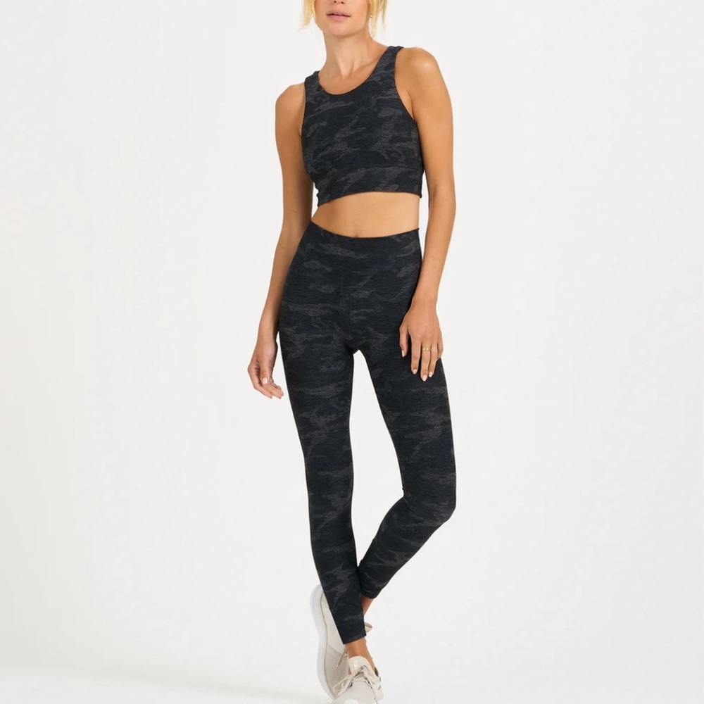 Vuori Clean Elevation Legging Size Medium Black Camo